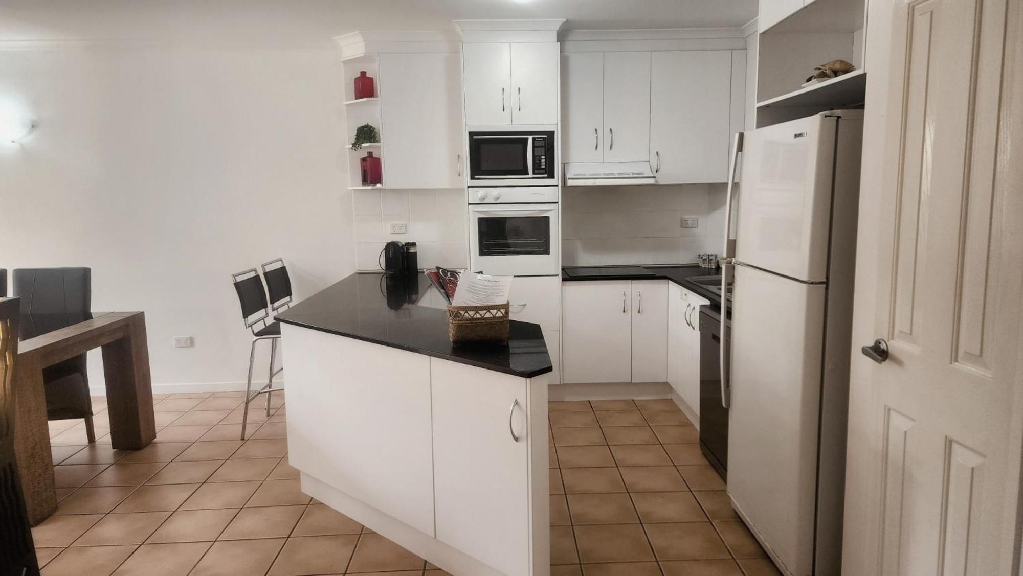 La Villa At Beach Court Airlie Beach Exterior foto